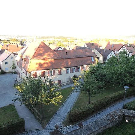 Turmstueble Im Torhaus Von 1545 Lägenhet Burgbernheim Exteriör bild