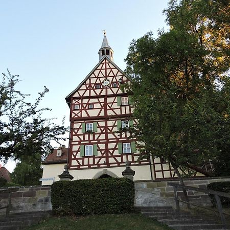Turmstueble Im Torhaus Von 1545 Lägenhet Burgbernheim Exteriör bild