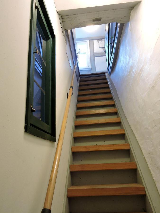 Turmstueble Im Torhaus Von 1545 Lägenhet Burgbernheim Exteriör bild