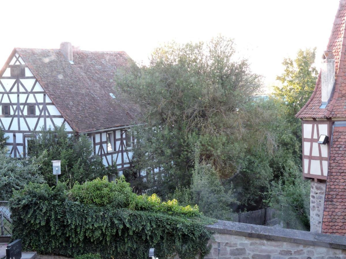 Turmstueble Im Torhaus Von 1545 Lägenhet Burgbernheim Exteriör bild