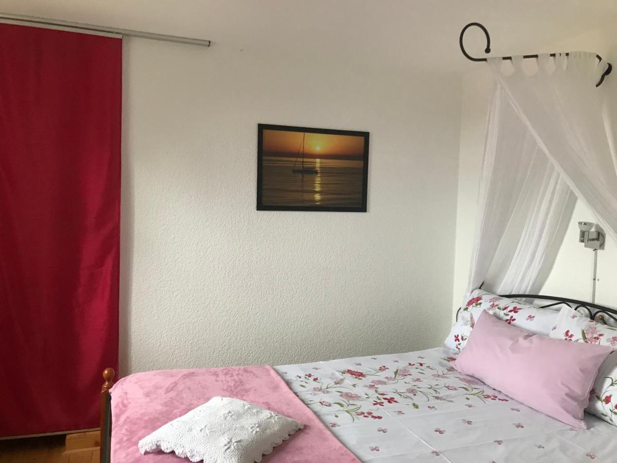 Turmstueble Im Torhaus Von 1545 Lägenhet Burgbernheim Exteriör bild