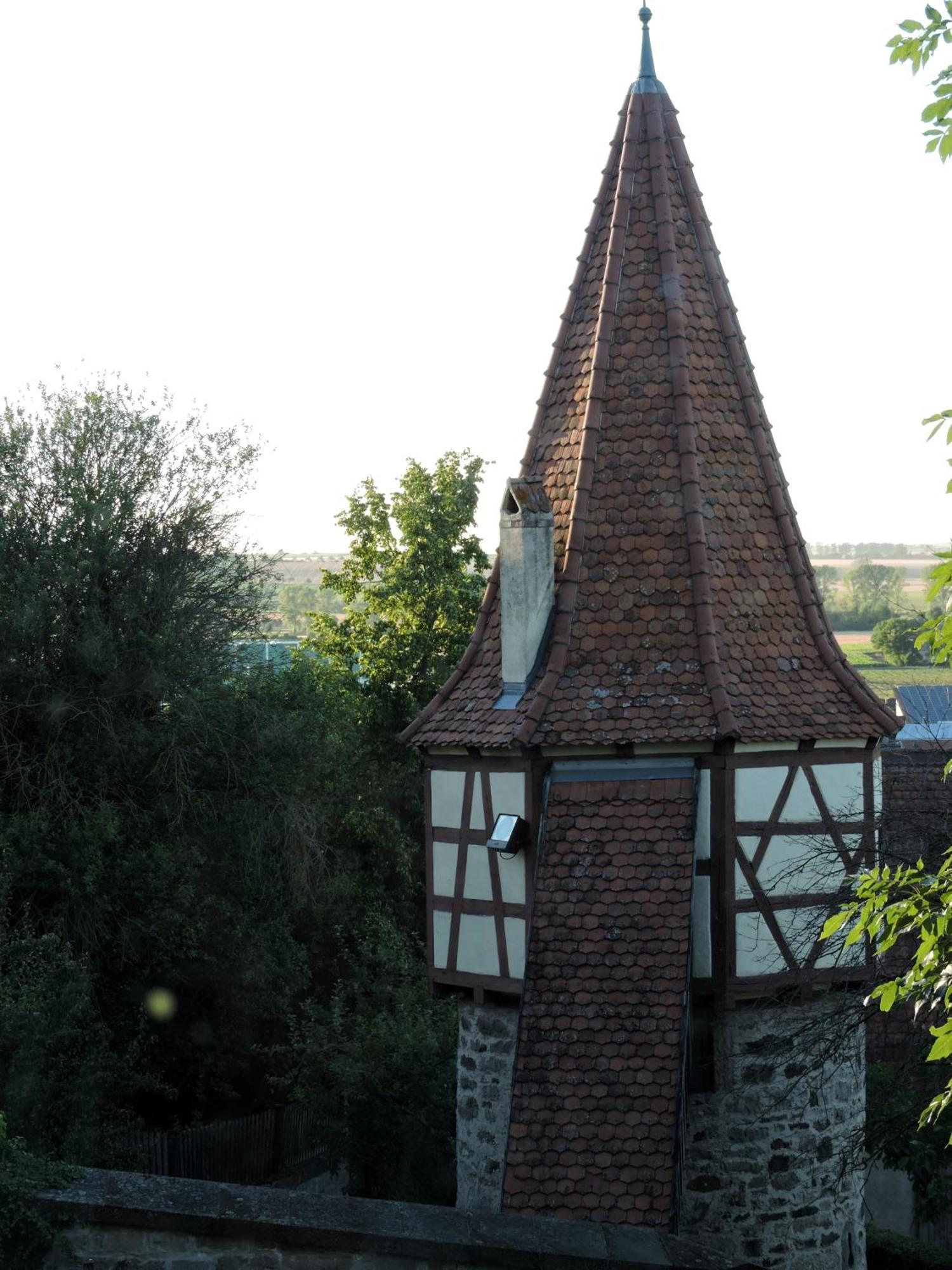 Turmstueble Im Torhaus Von 1545 Lägenhet Burgbernheim Exteriör bild